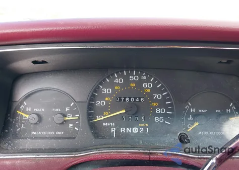 1993 Ford Crown Victoria Lx z USA, uszkodzony, nr VIN 2FACP74W2PX101414